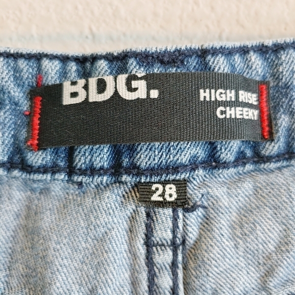 BDG Urban Outfitters Women's Super High-Rise Cheeky Distressed Denim Short Sz 28 - Picture 6 of 8